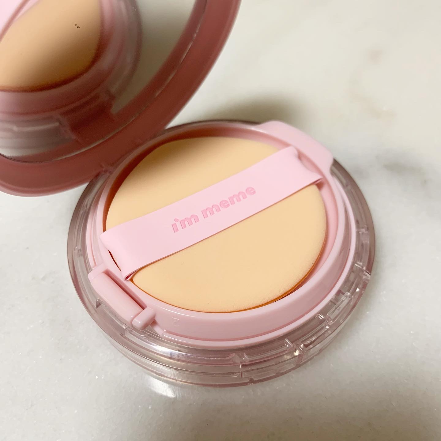 ワンダーベルベットラスティングクッション/i’m meme/クッションファンデーションを使ったクチコミ（2枚目）