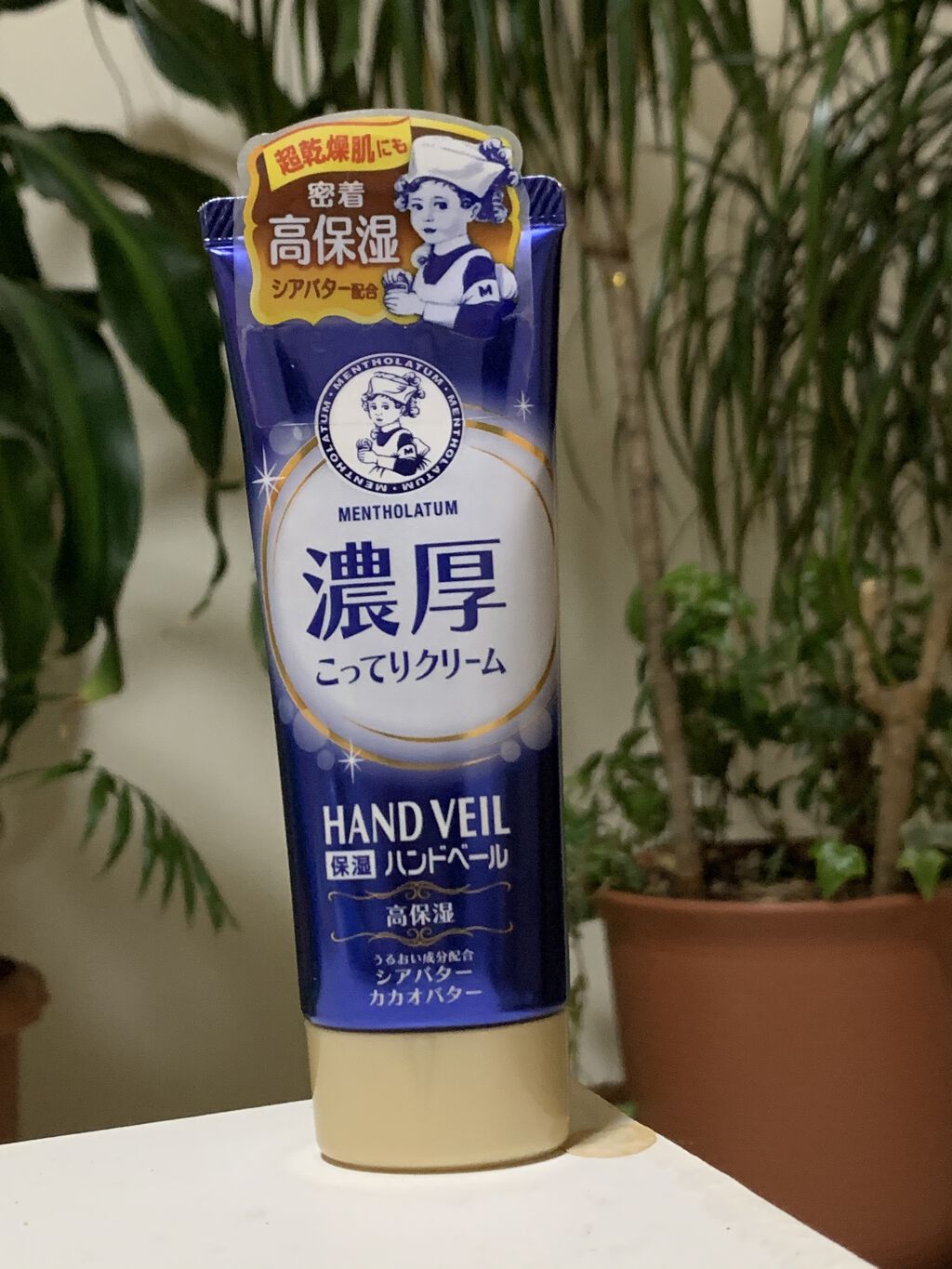 

　超乾燥肌にも 濃厚な塗り心地の高保湿クリーム❣️

Wのバター成分”を配合した クリームが手肌をコート。 水仕事でがんばる手肌も しっかり守ります。 年中荒れがちな にもおすすめです。

　気になりました💕

*うるおい成分 ●

