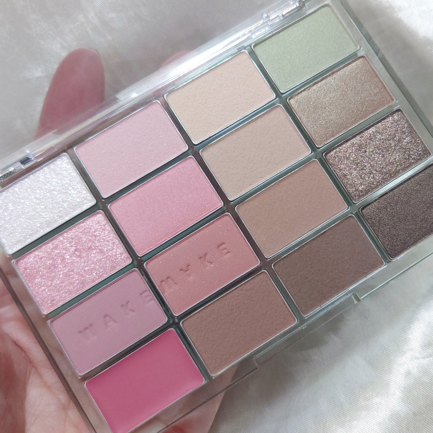 ソフトブラーリングアイパレット/wakemake/アイシャドウパレットを使ったクチコミ(2枚目)