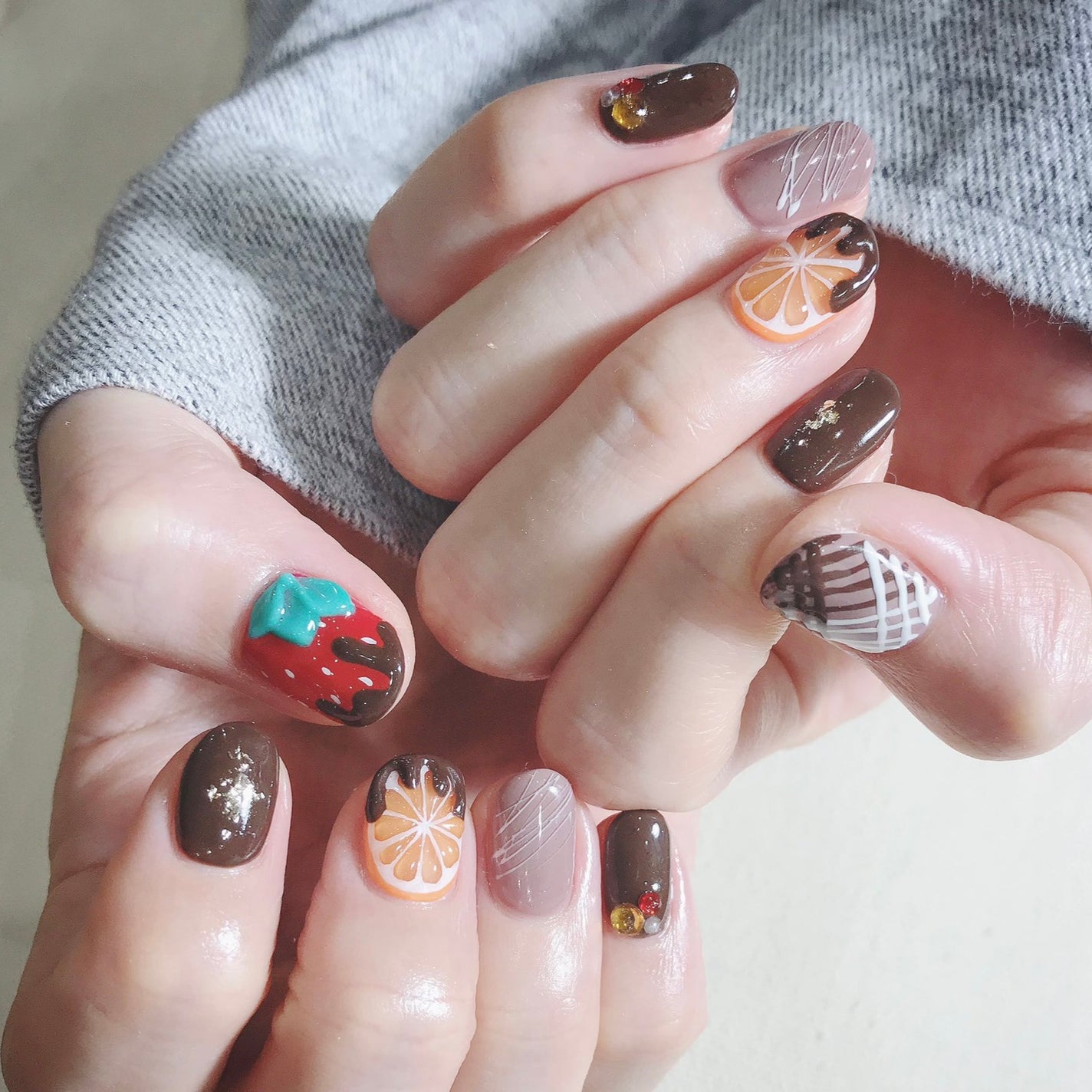 なかやまちえこ on LIPS 「チョコレートネイル🍫#ネイル_デザイン#チョコレート#バレンタ..」(3枚目)