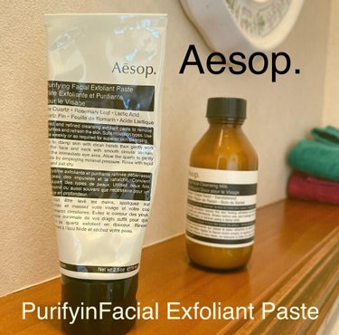 今日は大好きなaesop商品を🙏


写真左の、商品です。
Aesop
Purifying Facial Exfoliant 
75ml ¥-5830

クリームベースの角質ケアスクラブ
濡れた顔に適量