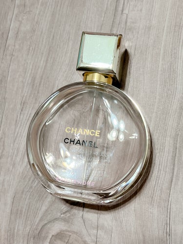 CHANEL
チャンス オー タンドゥル オードゥ パルファム

┈┈┈┈┈┈┈┈┈┈┈┈┈┈┈┈┈┈

甘めだけどスッキリした香り✨
ワンプッシュだとそこまで濃い香り方ではないので、
使いやすい🙆‍♀