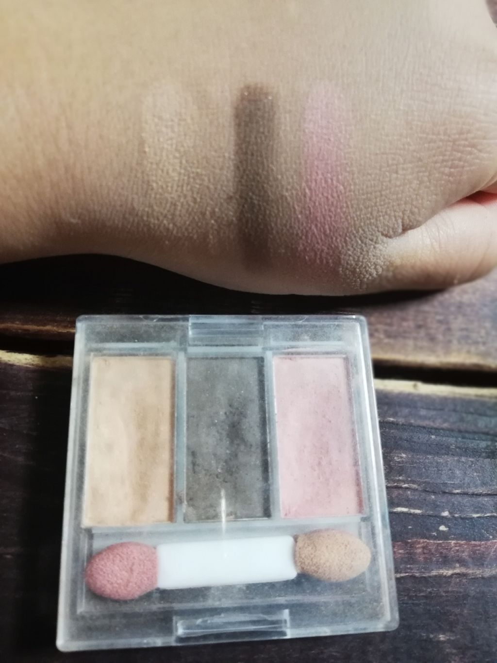 カンコレアイシャドウ/DAISO/アイシャドウパレットを使ったクチコミ(2枚目)