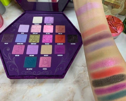 モ*モ様 【匿名配送】ジェフリースター ブラッドラスト アイシャドウパレット 試してみた】BLOOD LUST ARTISTRY PALETTE Jeffree Star