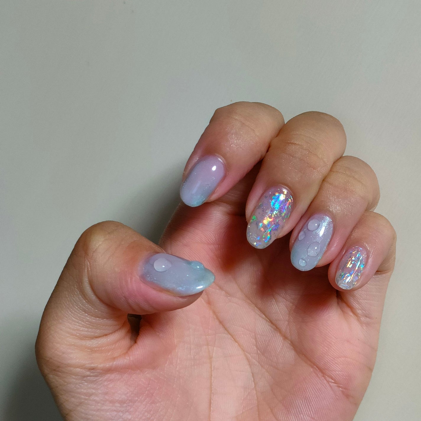 さっちゃん on LIPS 「夏ネイル♡水色ラメ、紫、ホロでキラキラだけど落ち着いたネイル💅..」(1枚目)