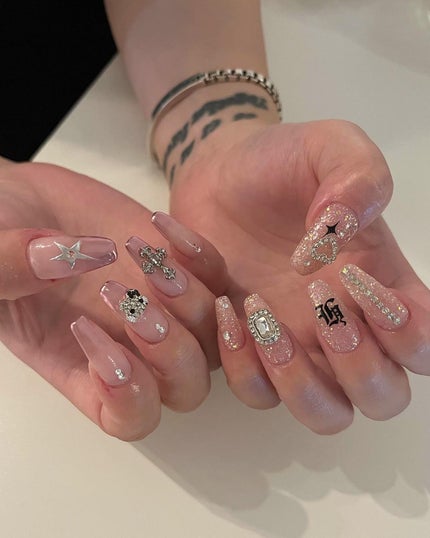 mina on LIPS 「𝙠𝙞𝙩𝙩𝙮©️🎀🩷✨#福岡ネイル#博多ネイルサロン#フレンチネ..」(5枚目)