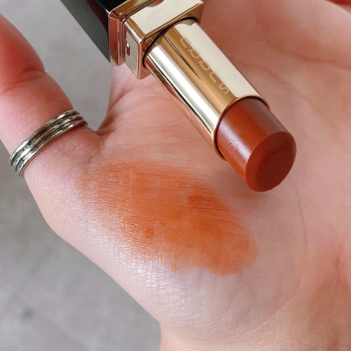 モイスチャー グレイズ リップスティック 08 木漏光 - KOMOREBIKARI/SUQQU/口紅を使ったクチコミ（2枚目）