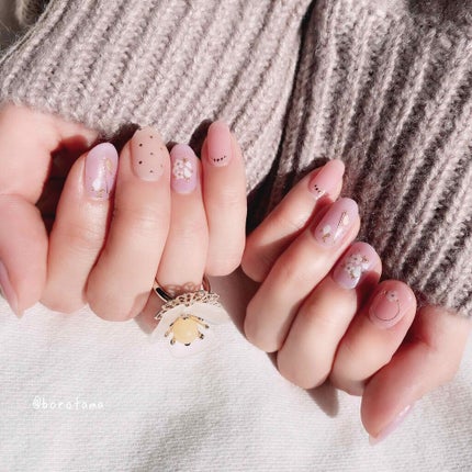 誰でも簡単!ネイルシールの上手な貼り方を解説《ジェルや水タイプなど》おすすめの人気アイテムも