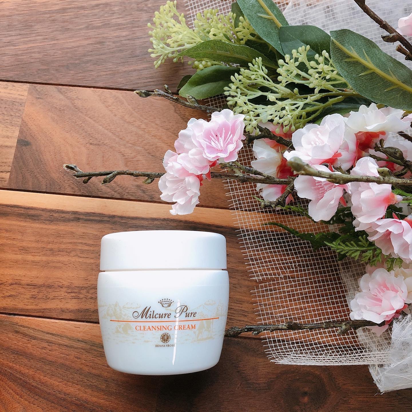 ミルキュア ピュア
クレンジングクリーム

こっくりとしたテクスチャーで
保湿に着目しているだけあって
クレンジングというより保湿クリームで
マッサージしている様な感じ?? 拭き取り・洗い流し両用??
使ってみると

アイメイクは少しファン