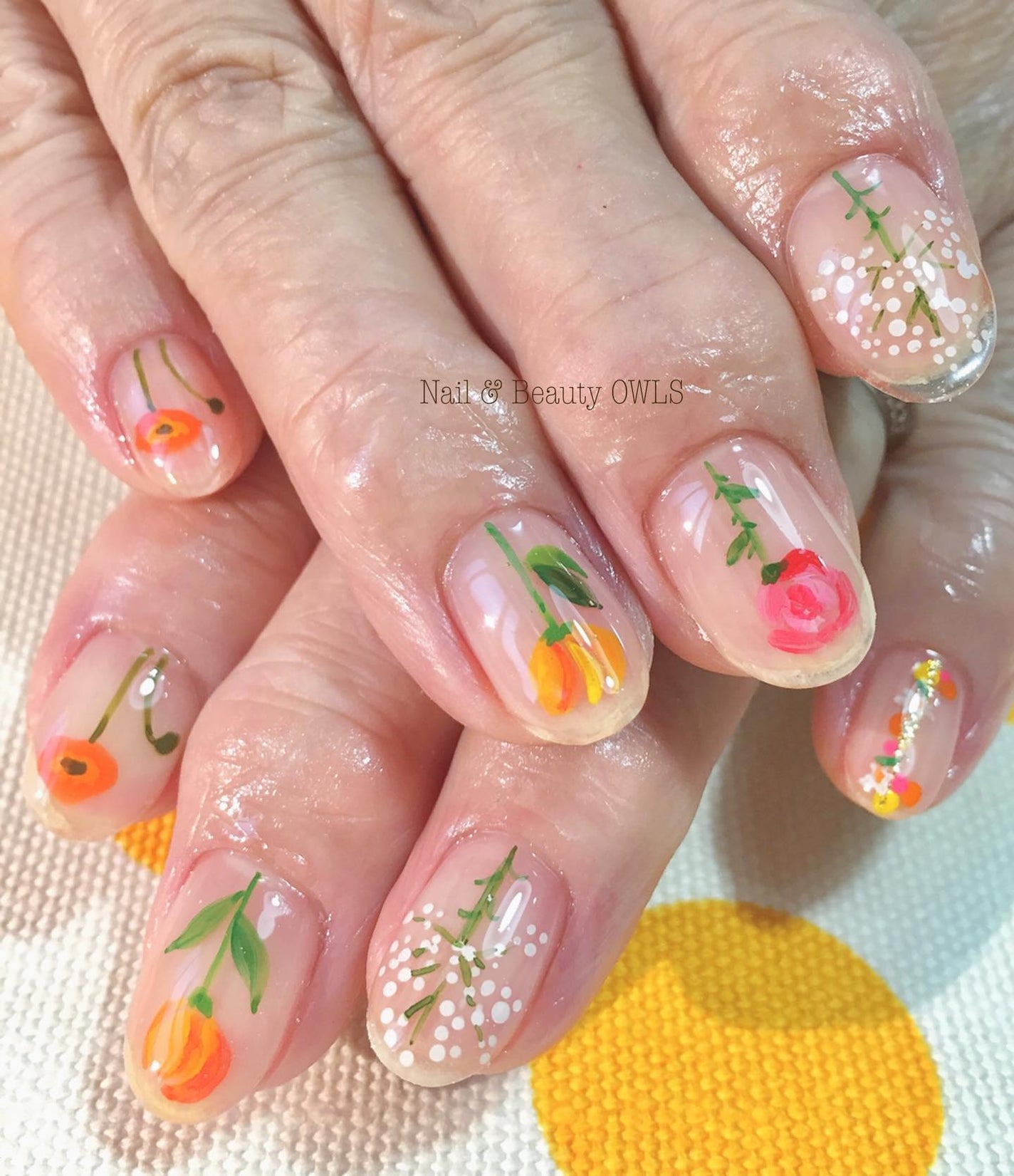 ぴよこれいと あうるす on LIPS 「🌼🌸🌷💐🥀クリアベースにアクリル絵の具でアートしました。右手の..」(1枚目)