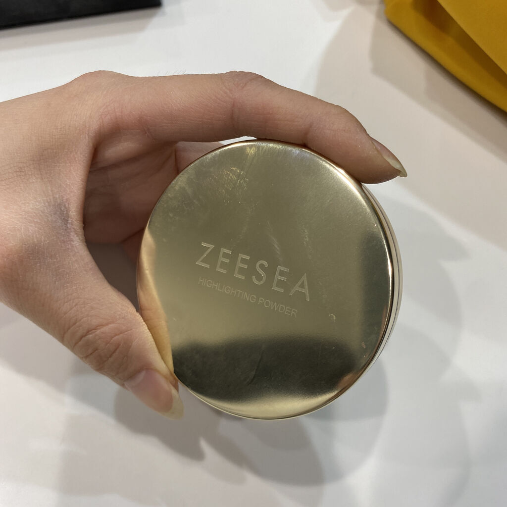 ZEESEA 顔がキラキラ  オーロラ系ハイライト/ZEESEA/パウダーハイライトを使ったクチコミ（1枚目）