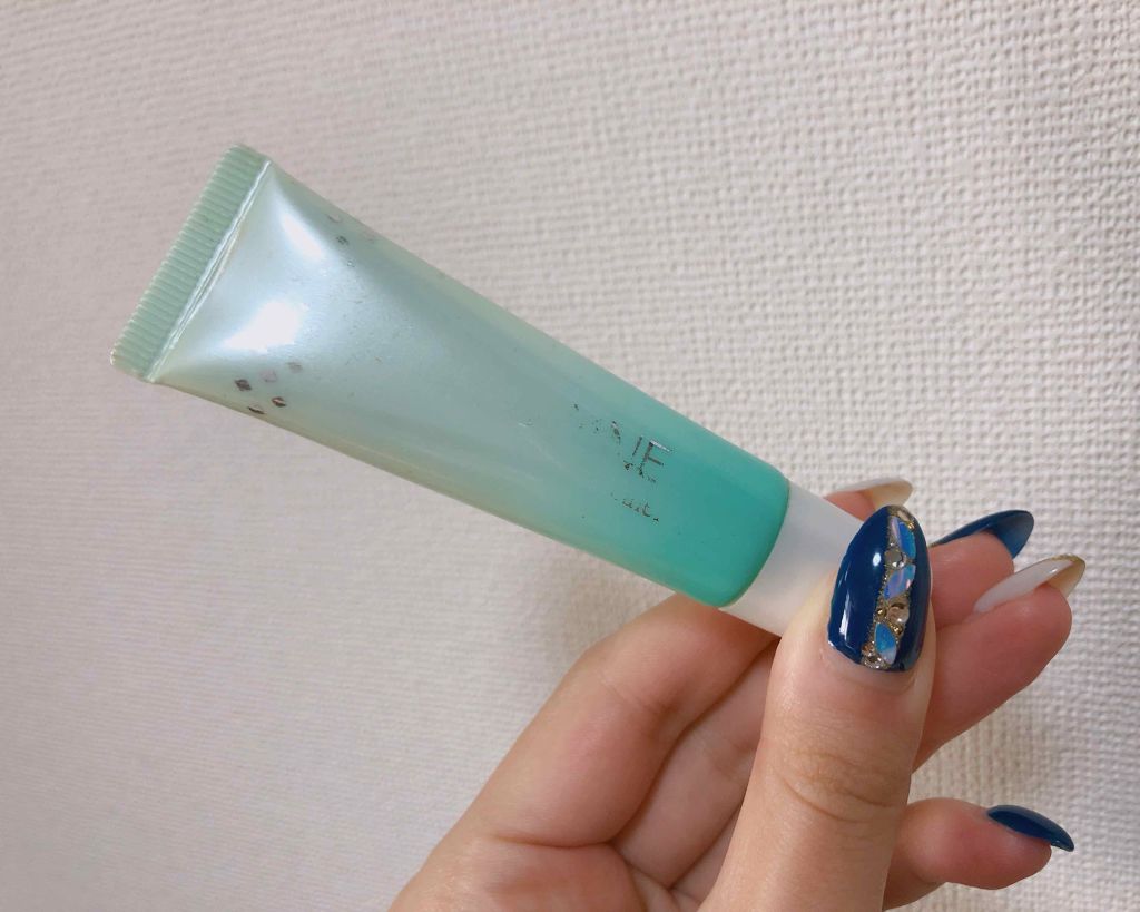 セザンヌ
赤み補正コンシーラー


小鼻のまわりや、あと眉間が赤いので、アディクションのあまりカバー力のないファンデ使ってたときに使ってた。

コントロールカラー的な感じで、赤みを補正して透明感をだしてくれるもの。

テクスチャーはわりとゆ