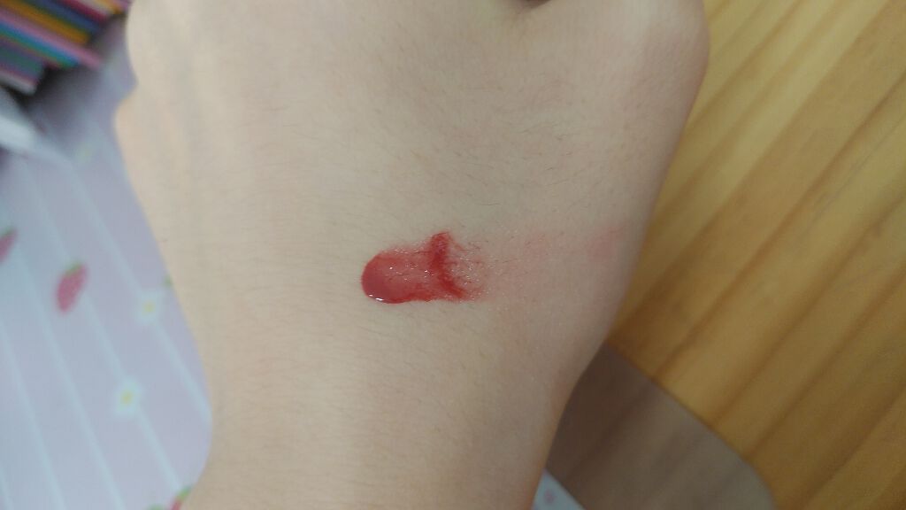 ジューシーラスティングティント/rom&nd/リップティントを使ったクチコミ(2枚目)