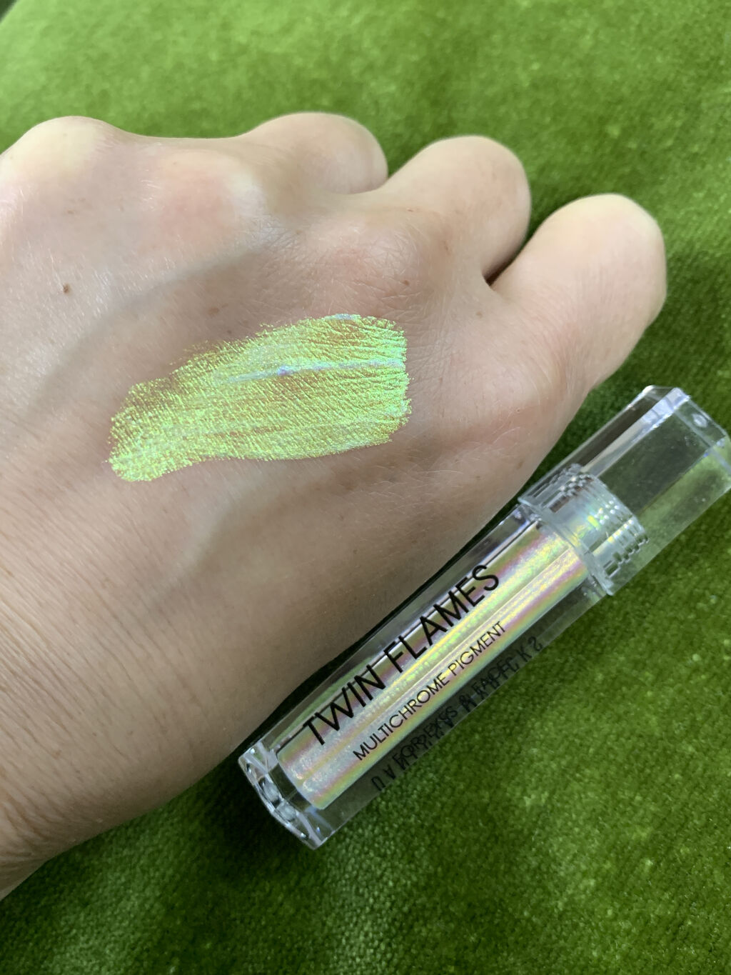 Twin Flames Multichrome Pigment﻿/DANESSA MYRICKS BEAUTY/リキッドアイシャドウを使ったクチコミ（1枚目）