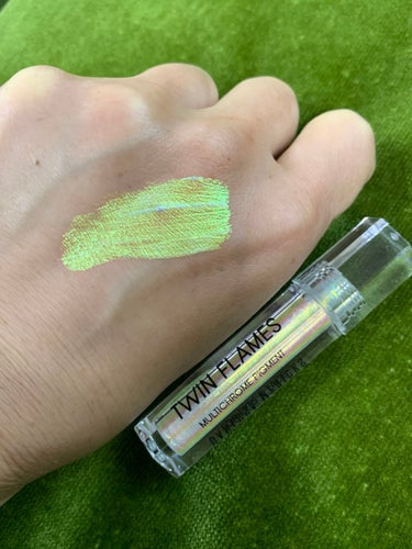 Twin Flames Multichrome Pigment﻿/DANESSA MYRICKS BEAUTY/リキッドアイシャドウを使ったクチコミ（1枚目）