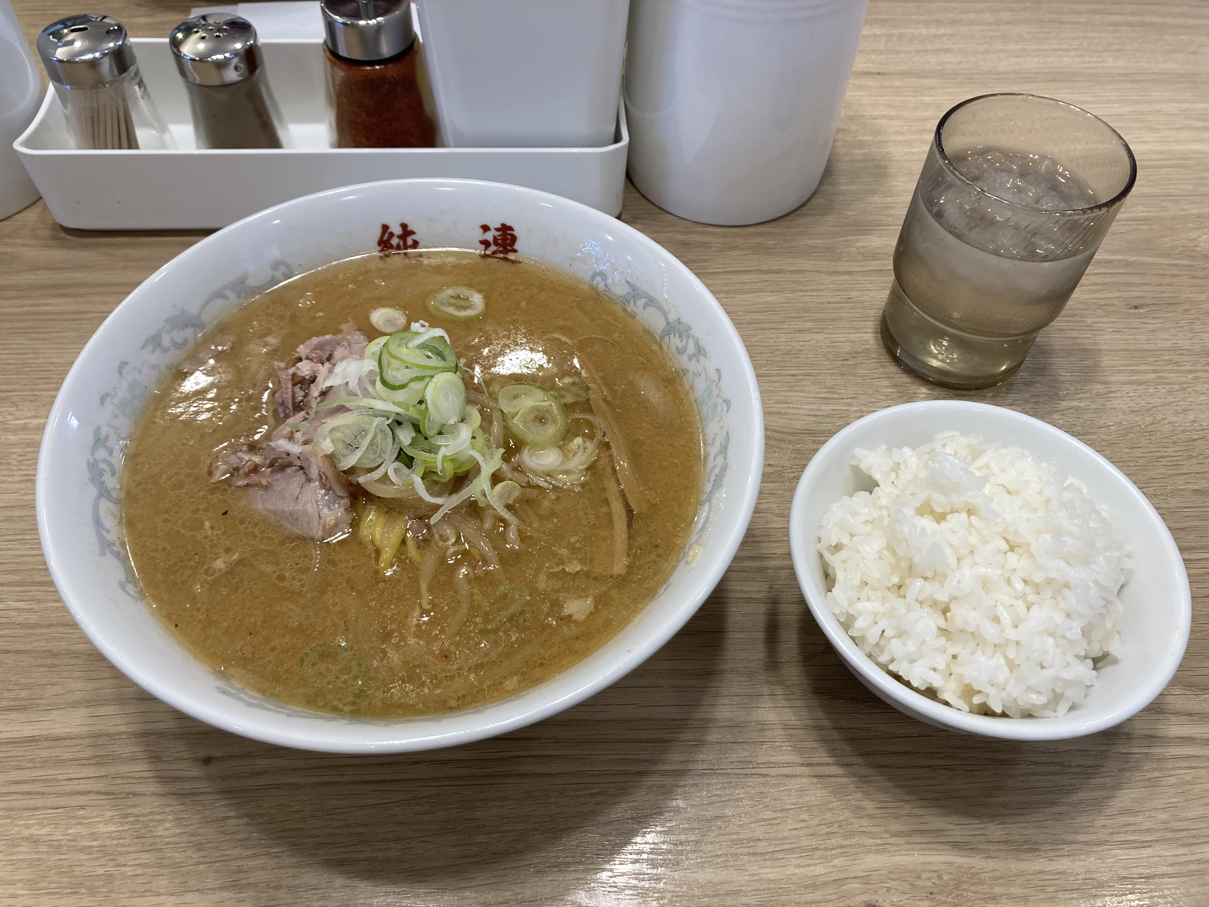 メイクアップスポンジ(バリューパック ウェッジ型 30個)/DAISO/パフ・スポンジを使ったクチコミ（2枚目）