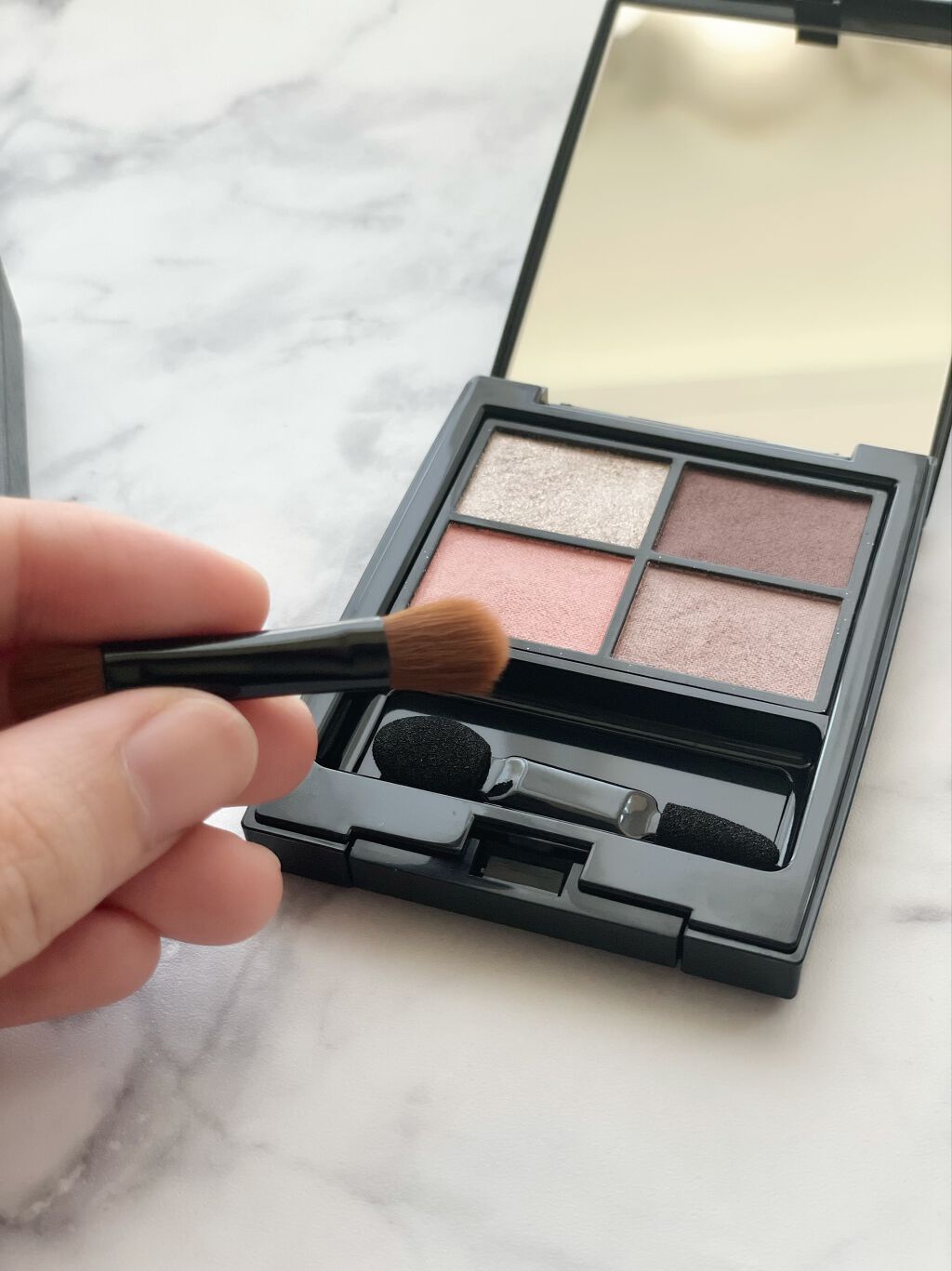 ミネラルクラッシィシャドー/エトヴォス/アイシャドウパレットを使ったクチコミ(4枚目)