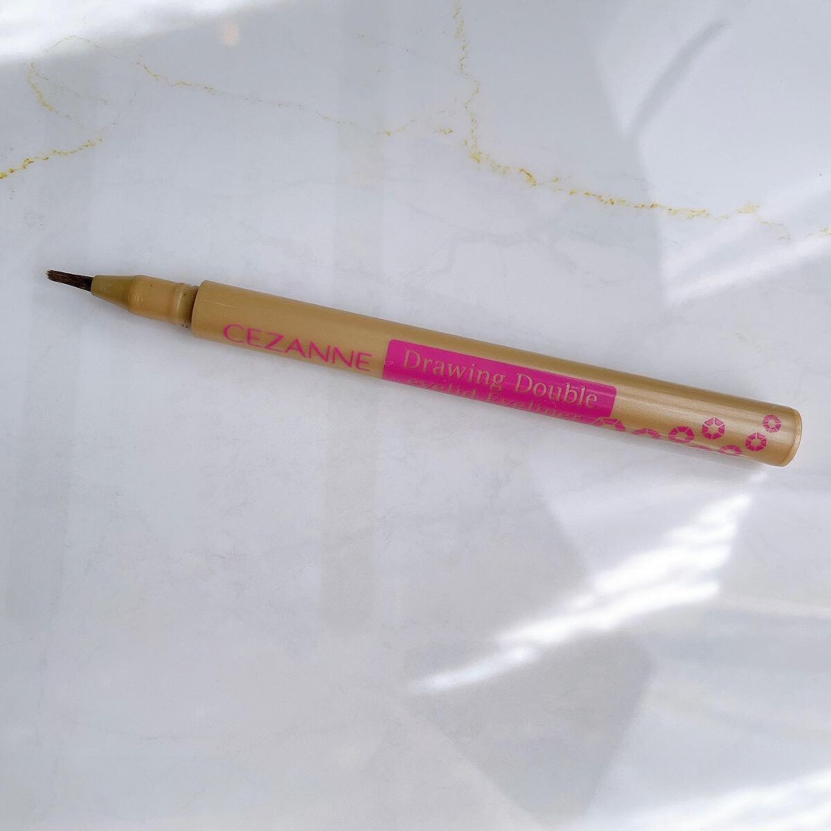 描くふたえアイライナー/CEZANNE/リキッドアイライナーを使ったクチコミ(1枚目)