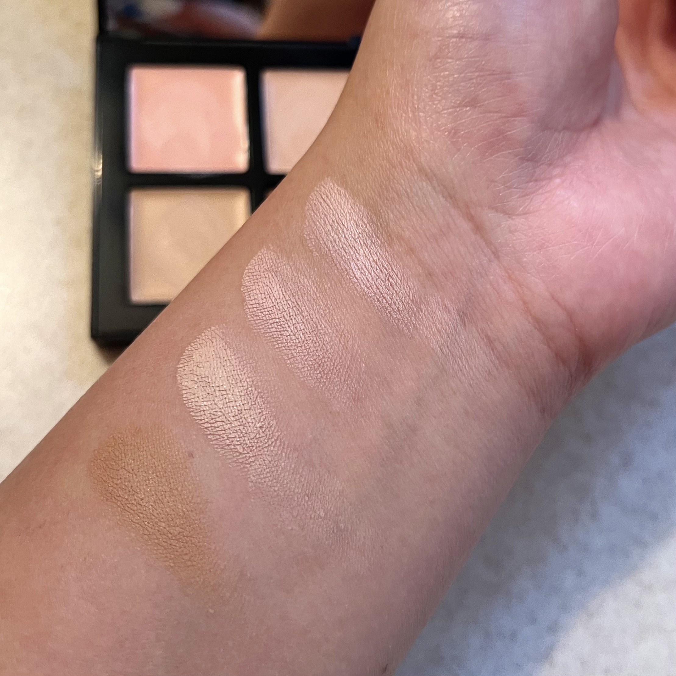 アンリミテッド CCC クワッド コンシーラー アンズ ピンク & クール ベージュ/shu uemura/パレットコンシーラーを使ったクチコミ（2枚目）