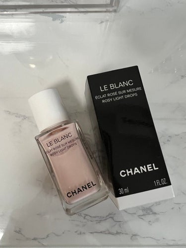 CHANELル ブラン ロージー ドロップス🌟

寒くなってきて化粧崩れも少なくなってきたので、仕込みハイライトとして欲しくて購入しました💓

下地、ファンデーションを塗ってから使用しています👍
パウダ