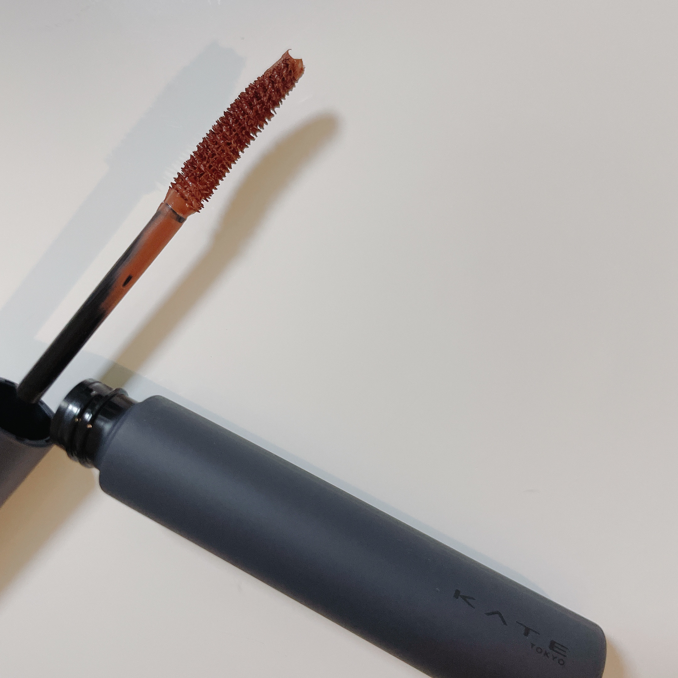 マットフローティングマスカラ EX-3 ピンクブラウン系【手品師ウサギの苺ラテ】/KATE/マスカラを使ったクチコミ（2枚目）