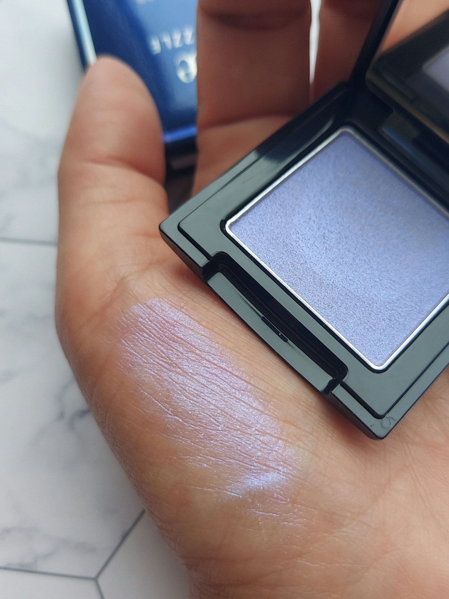 ラズル アイカラー/エレガンス ラズル /単色アイシャドウを使ったクチコミ（2枚目）