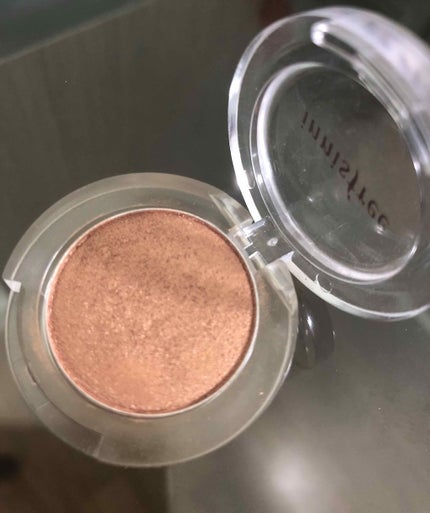 innisfree ミネラル シングル シャドウのクチコミ「06番
知り合いから貰ったこちらのシマー、オレンジっぽいブラウンが私の好みドストライクでした.....」(1枚目)