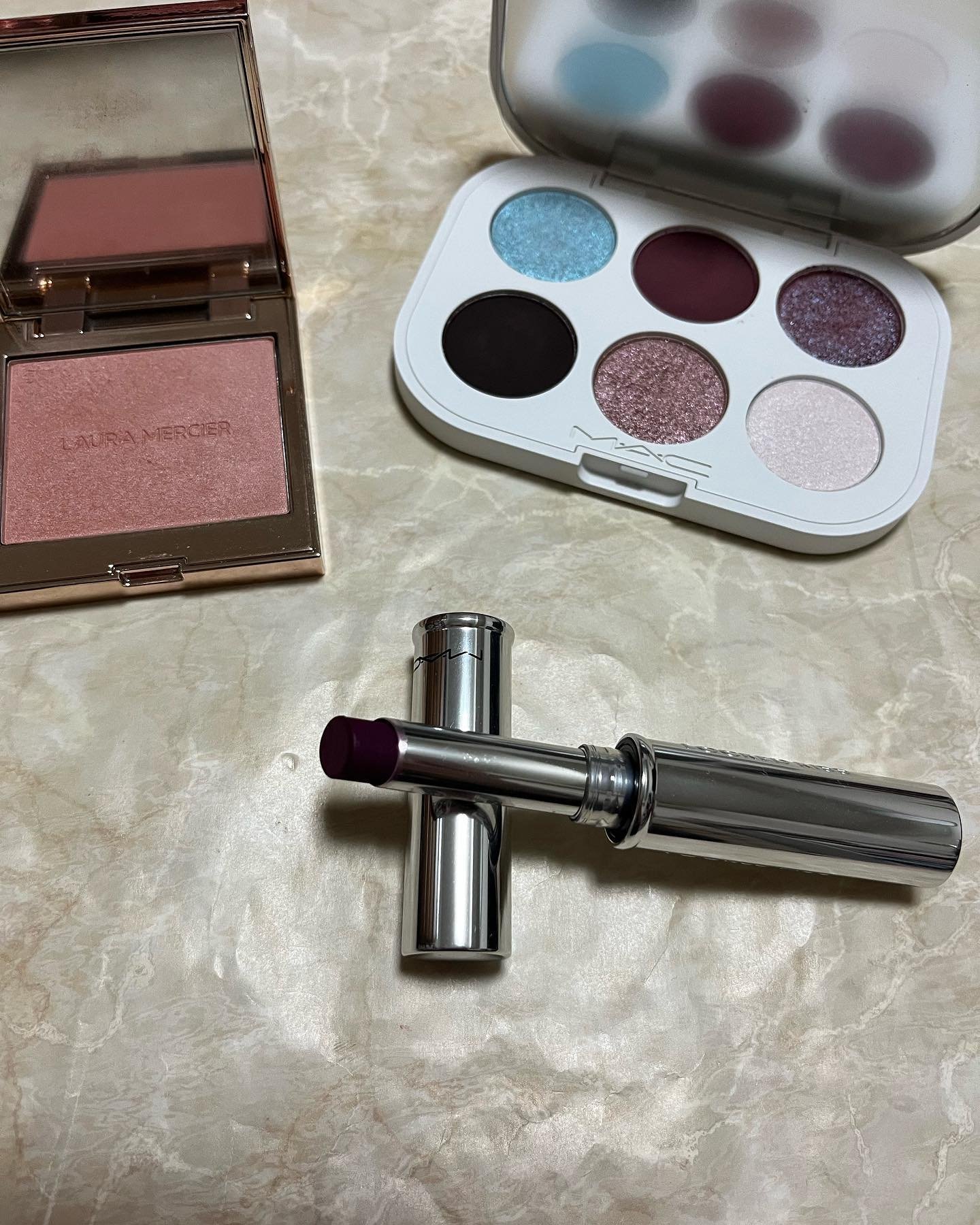 ロックドキス リップスティック レイン (バイブラント パープル)/M・A・C/口紅を使ったクチコミ（1枚目）