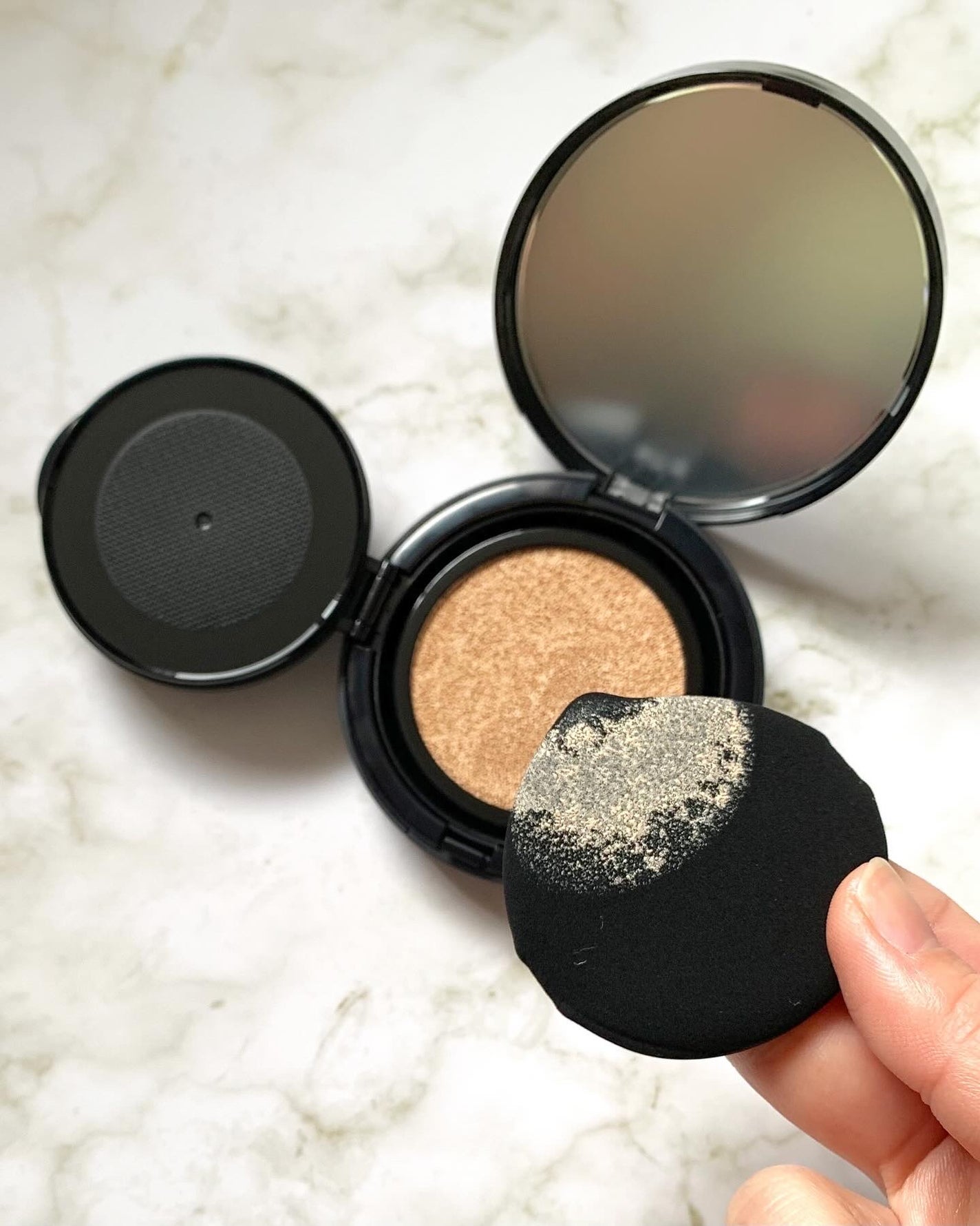 m!nt on LIPS 「\ ライトな付け心地とツヤ感のあるファンデーション! /今回は..」(4枚目)