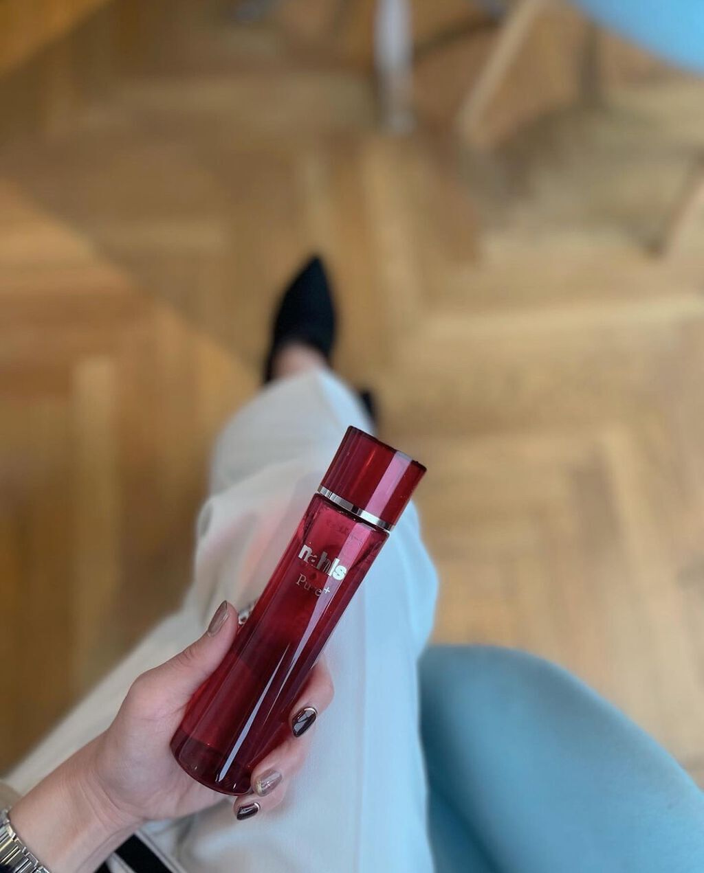 nahls
ナールスピュア 

暖房などでのお肌の乾燥が気になって
こちらを使い始めました🙈♡

京都大学と大阪市立大学で共同開発された
画期的なエイジングケア化粧品成分
「ナールスゲン」配合♡

サラッとしたテクスチャーですが
しっかり