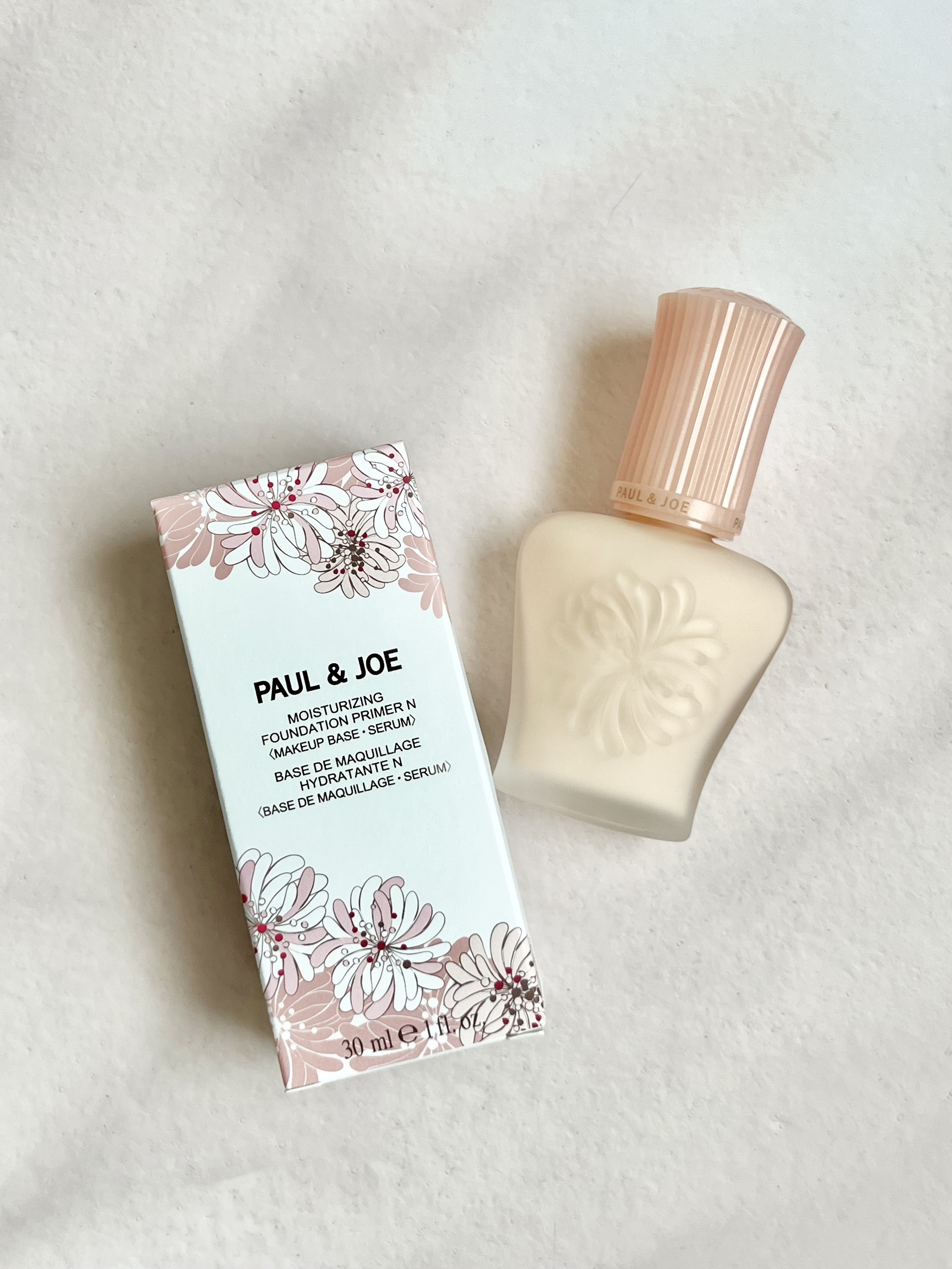 PAUL & JOE モイスチュアライジング プライマー

9月発売の美容液プライマーを
お試しさせていただきました✨️

ブランド史上最高 美容液成分約90%配合
保湿成分も増量されてうるおいが続く！

細かいラメも入っているので
自然な