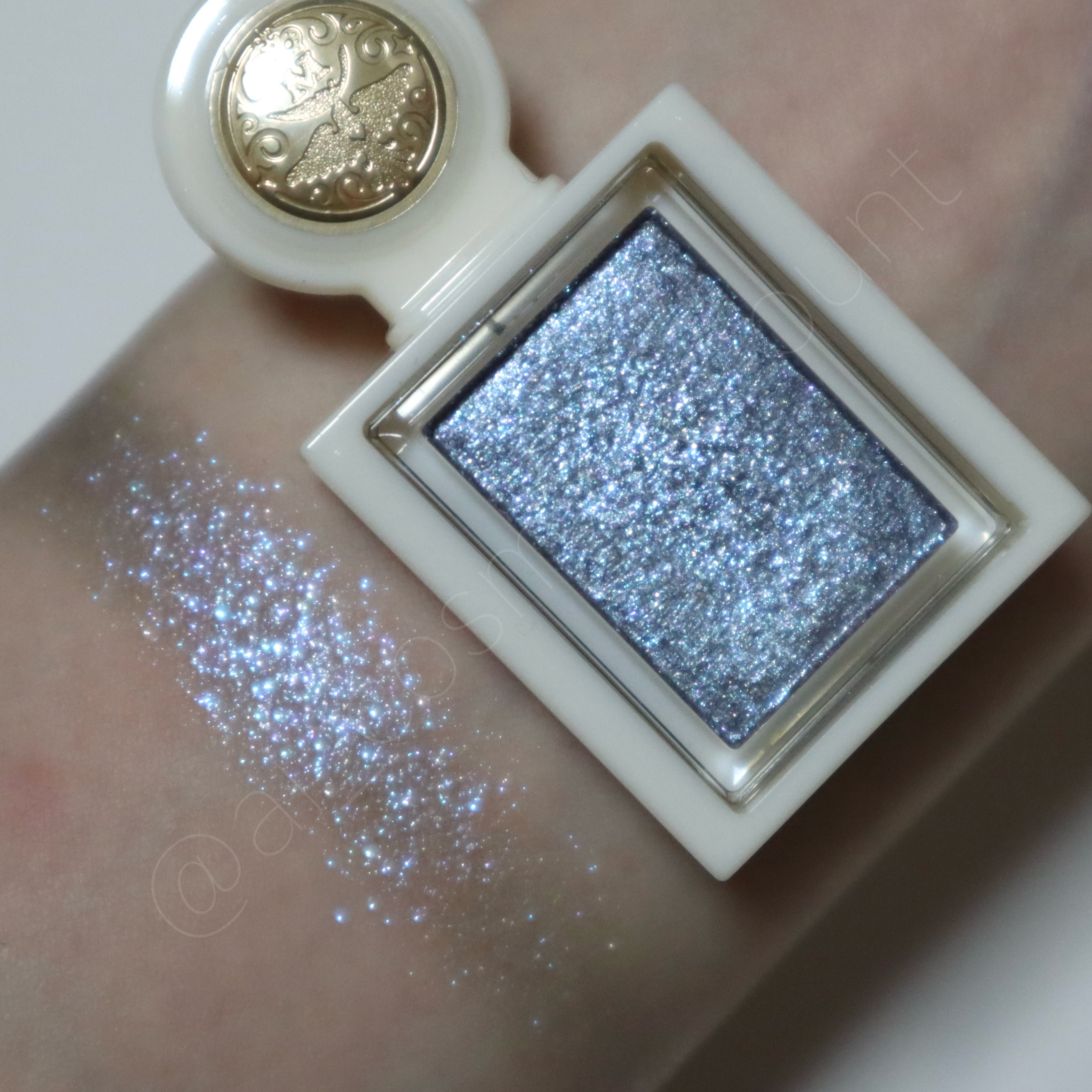 シャドーカスタマイズ　（ブリリアントグリッター） BL761（水の砂）/MAJOLICA MAJORCA/グリッターを使ったクチコミ（2枚目）