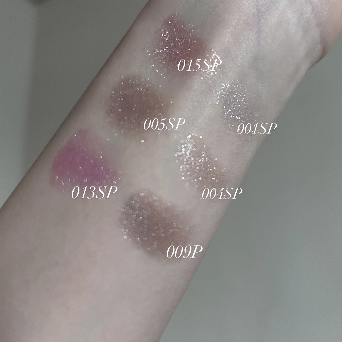 アディクション ザ アイシャドウ スパークル/ADDICTION/単色アイシャドウを使ったクチコミ（2枚目）