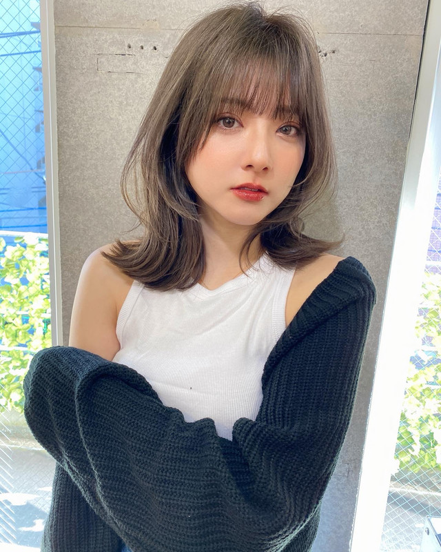 ミディアムヘアの女性