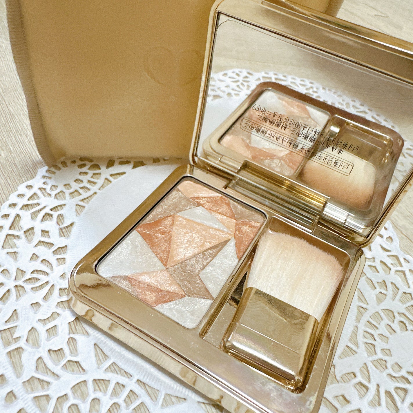 ル・レオスールデクラ /クレ・ド・ポー ボーテ/パウダーハイライトを使ったクチコミ(4枚目)