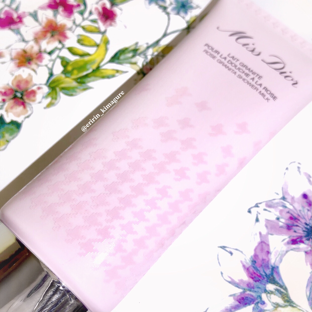 ミス ディオール ローズ シャワー ミルク スクラブ/Dior/ボディグッズを使ったクチコミ（2枚目）