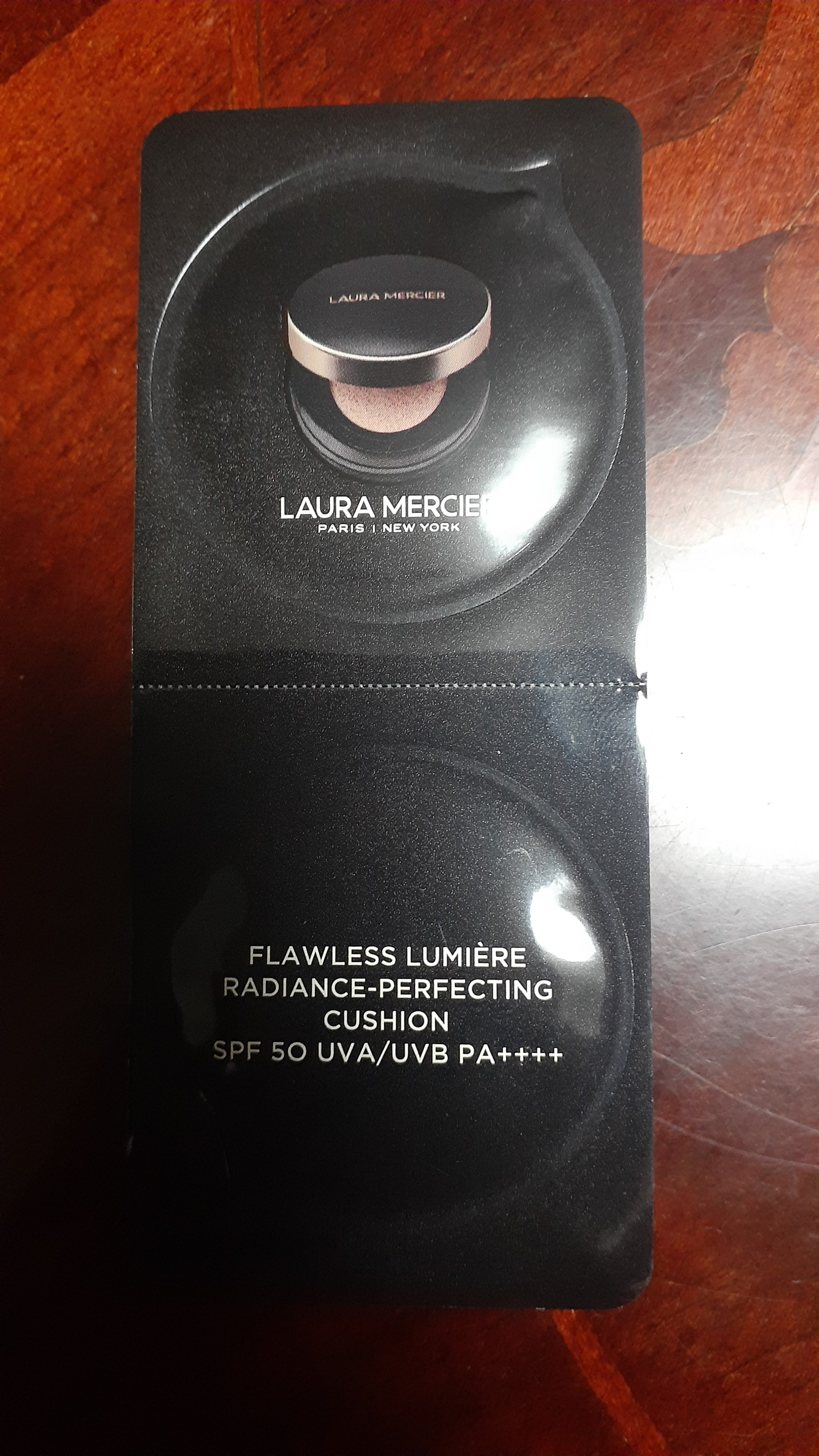 フローレス ルミエール ラディアンス パーフェクティング クッション 1N1/ローラ メルシエ/クッションファンデーションを使ったクチコミ（2枚目）