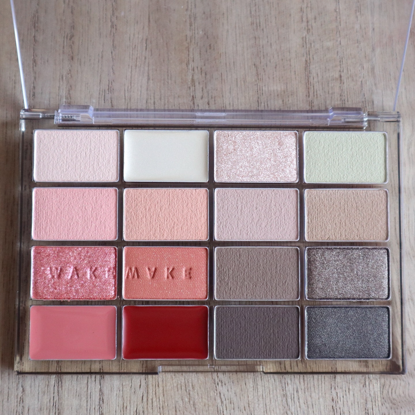 ソフトブラーリングアイパレット/wakemake/アイシャドウパレットを使ったクチコミ（2枚目）