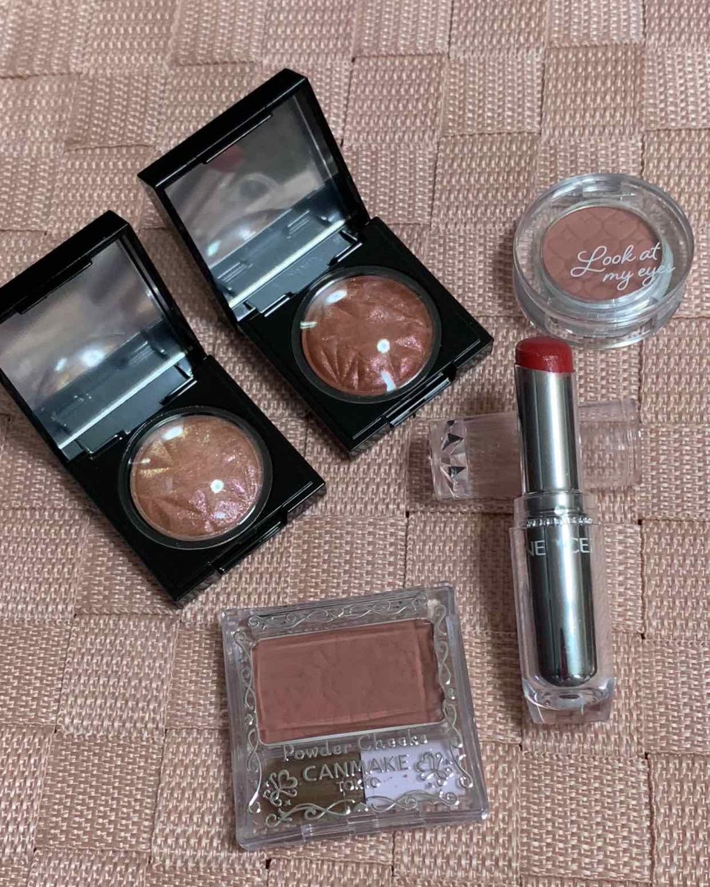 プリズム エアー シャドウ/CLIO/単色アイシャドウを使ったクチコミ（1枚目）