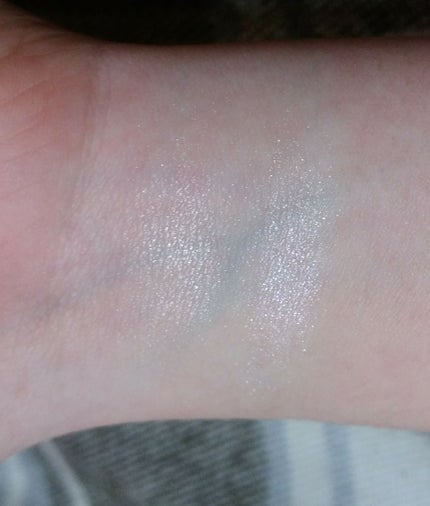 マットラディアンス ベイクドパウダー ハイライト01/ローラ メルシエ/パウダーハイライトを使ったクチコミ(2枚目)