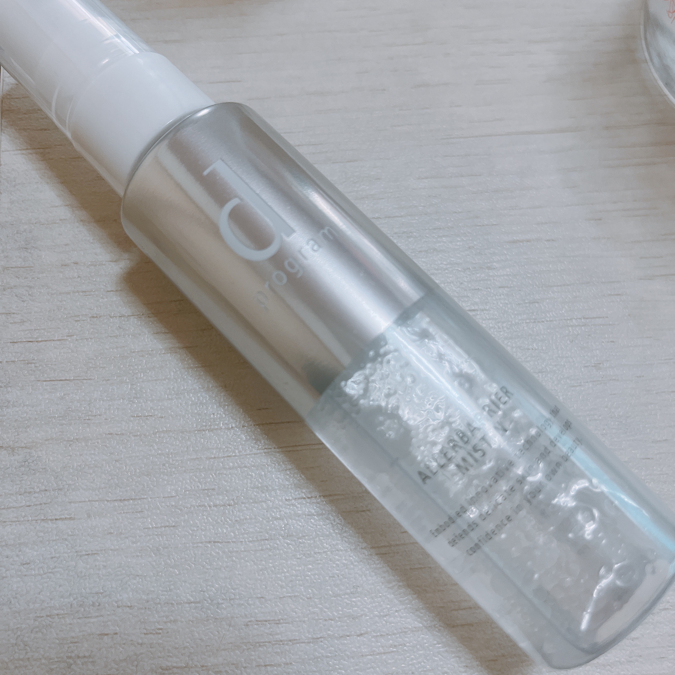  皆さん花粉大丈夫ですか？？
お久しぶりです。

アレルバリア ミスト
d プログラム

今年に入って花粉症になったのか外出する度に肌が荒れてて買いました。


まあお薬ではないのでもう荒れてしまった肌からするとないよりはマシかな？荒れるけ