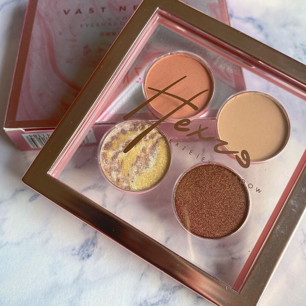 VAST NEBULA 4COLOR EYESHADOW PALETTE / HEXZE（ヘックスゼ）
