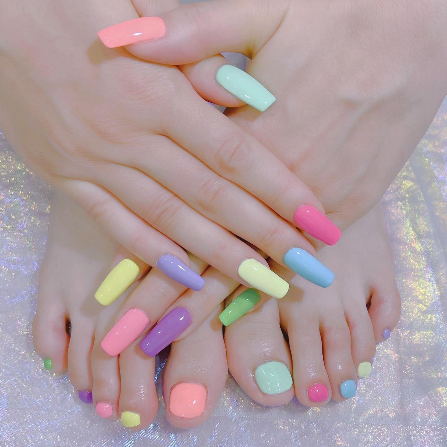 なかやまちえこ on LIPS 「パステルカラフル💅⠀⠀@reno_vocal⠀⠀施術は代官山の..」(3枚目)