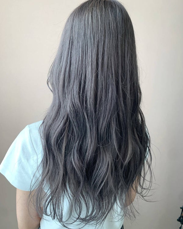 「黒系ヘアカラーは透明感が魅力♡おすすめ市販カラー剤や黒染めしないで黒くする方法を紹介」の画像(#561678)