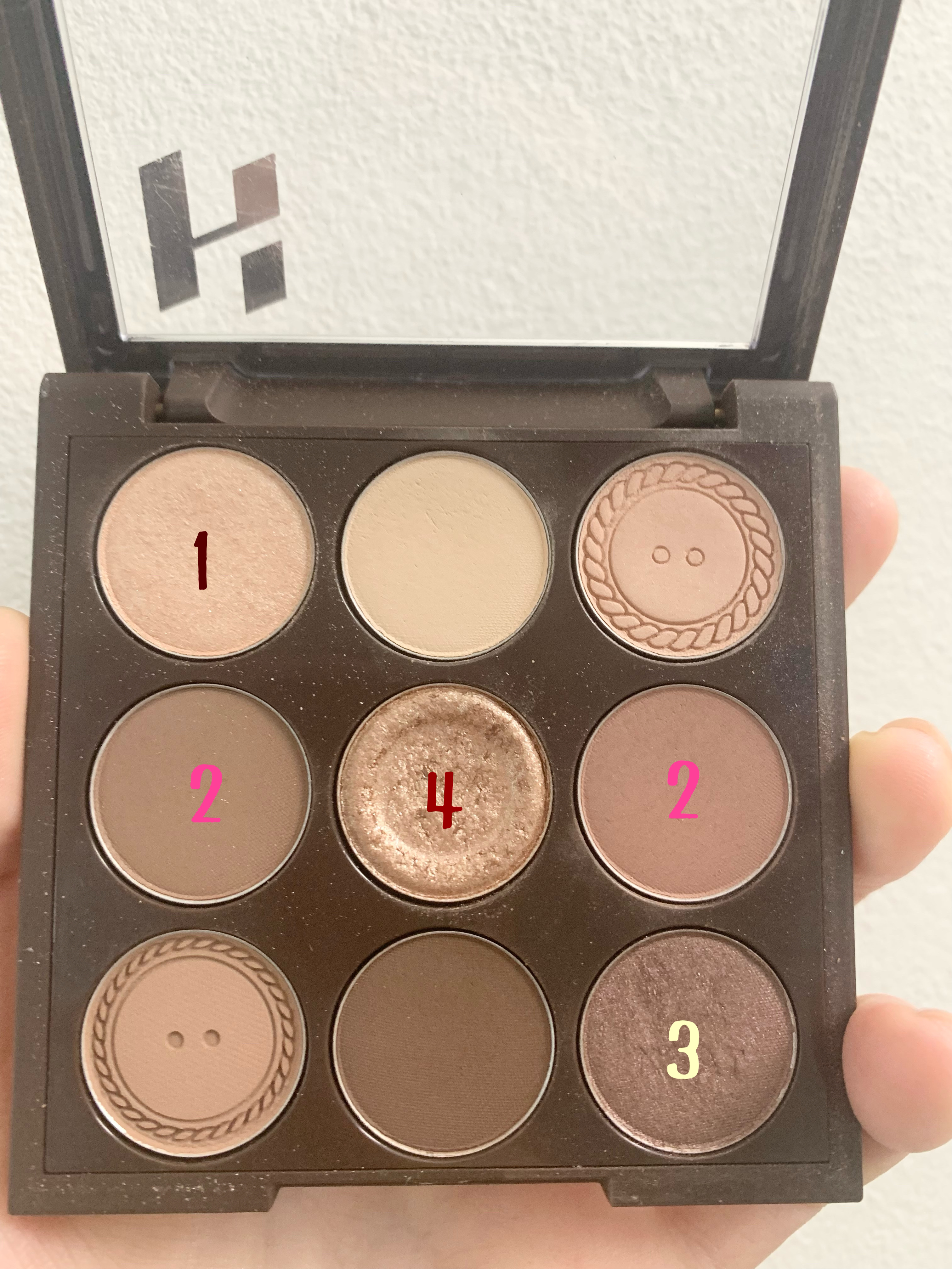 マイフェイブムードアイパレット 9カラー 06 ボタンアップ(BUTTON UP)/HOLIKA HOLIKA/アイシャドウパレットを使ったクチコミ（2枚目）