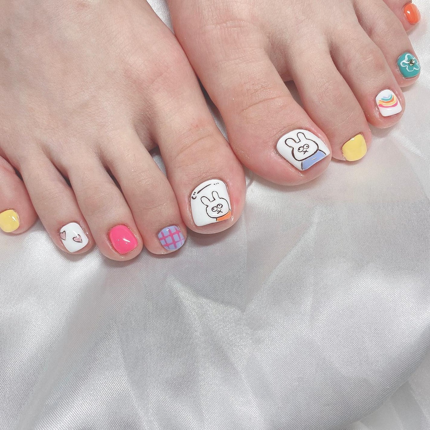 kanna on LIPS 「・・・ヤバミッフィー(ネーミング)が主役のゆるゆる手描きネイル..」(1枚目)