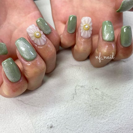 Natsumi◎nailist on LIPS 「magnet.ぷっくりフラワー💚.#ネイル#ネイルデザイン..」(1枚目)