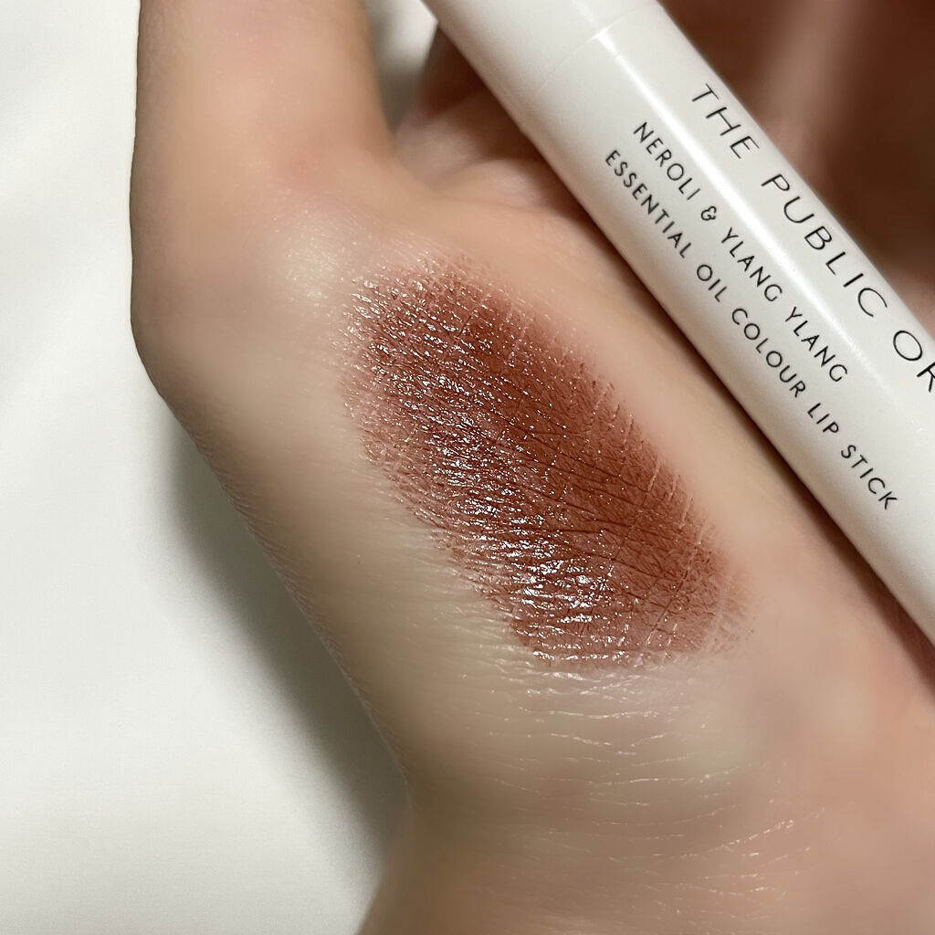 オーガニック認証 精油カラーリップスティック アーバンブラウン(限定)/THE PUBLIC ORGANIC/口紅を使ったクチコミ（2枚目）