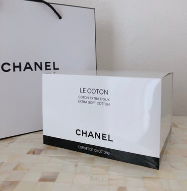 CHANEL ル コットンのクチコミ「大判でコットンパックに最適！
毛羽立ちも少なく、赤ちゃんの肌に使える安全性の高さ！
ロゴの型押.....」（1枚目）