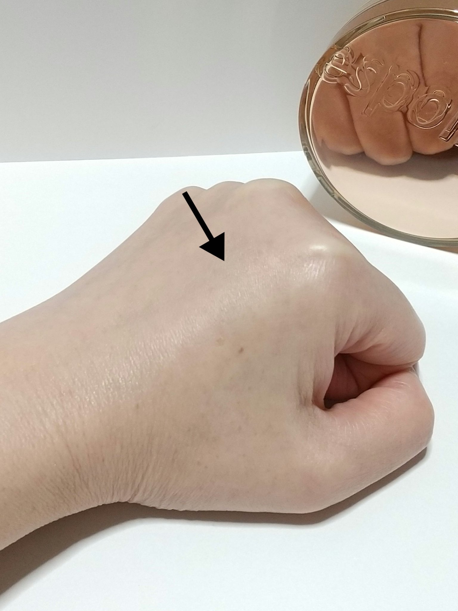 プロテーラービーグロウクッション ニュークラス 21 アイボリー/espoir/クッションファンデーションを使ったクチコミ（3枚目）